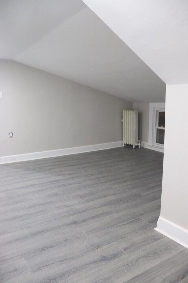 Building Photo - 28 Beechwood Pl