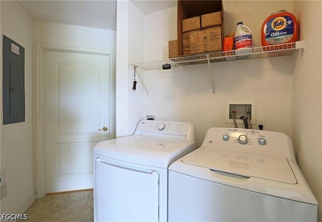 Building Photo - 13225 Silver Thorn Loop