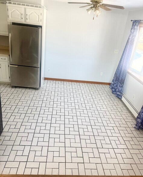 Building Photo - 5 Rose Ln