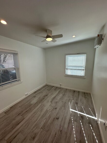 Building Photo - 721 Loma Dr