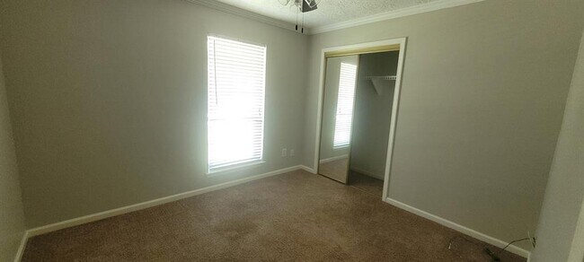 Building Photo - 1807 Sleepy Creek Way
