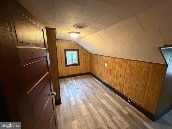 Building Photo - 731 Osborne Way