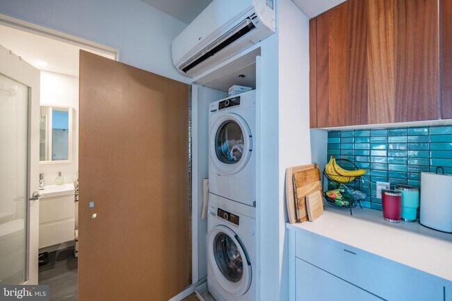 Building Photo - 152 W Laurel St