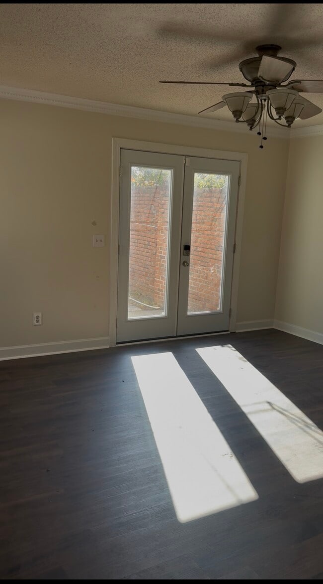 Building Photo - 1302 Farrington Way