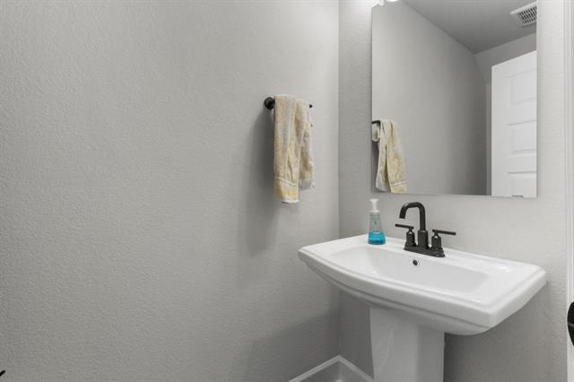 Building Photo - 711 Prairie Falcon Dr