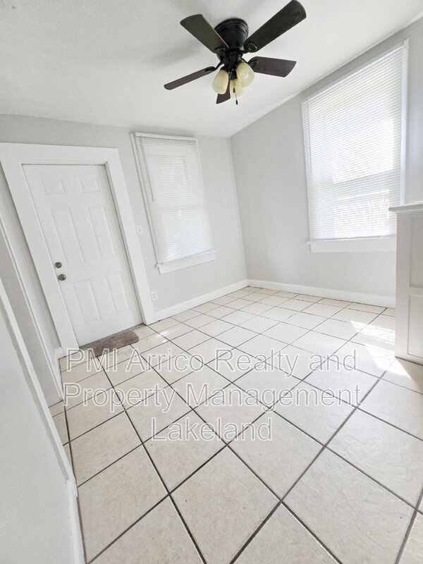 Building Photo - 115 8th St SE