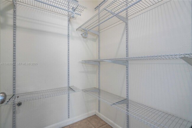 Building Photo - 1940 Biarritz Dr