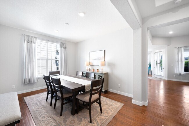 Building Photo - Luxury 6BD, 4BA Sterling Ranch Home with L...