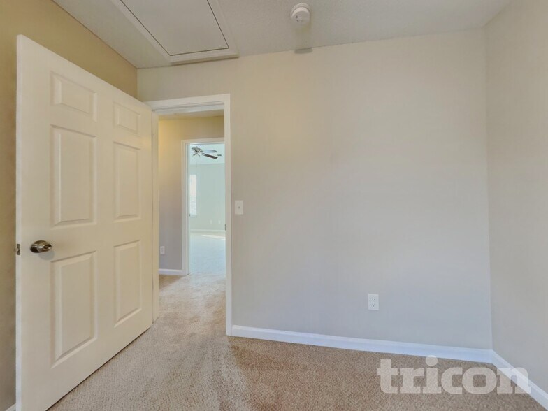 Building Photo - 2807 Green Crest Ct