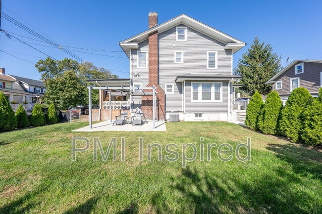 Building Photo - 1100 Langford St