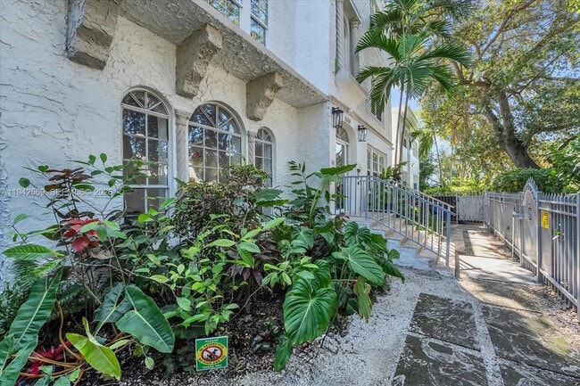 Building Photo - 1559 Michigan Ave