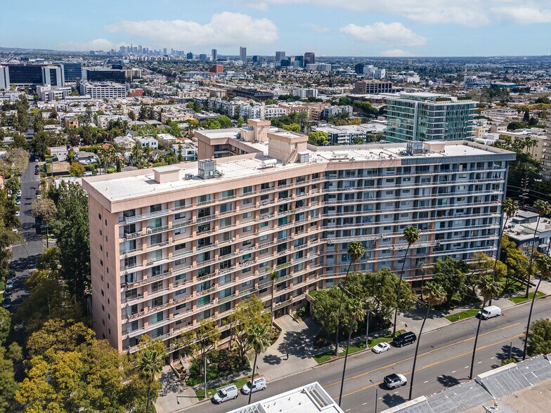 Building Photo - 100 S Doheny Dr