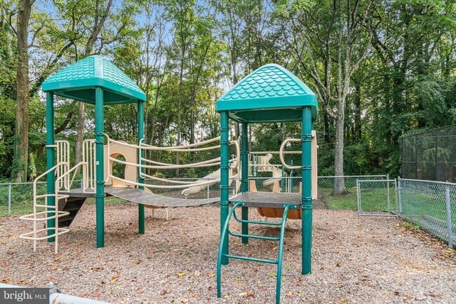 Building Photo - 6137 Leesburg Pike