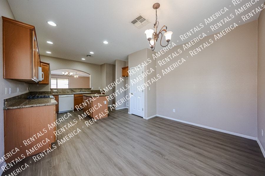 Building Photo - 876 E Riviera Pl