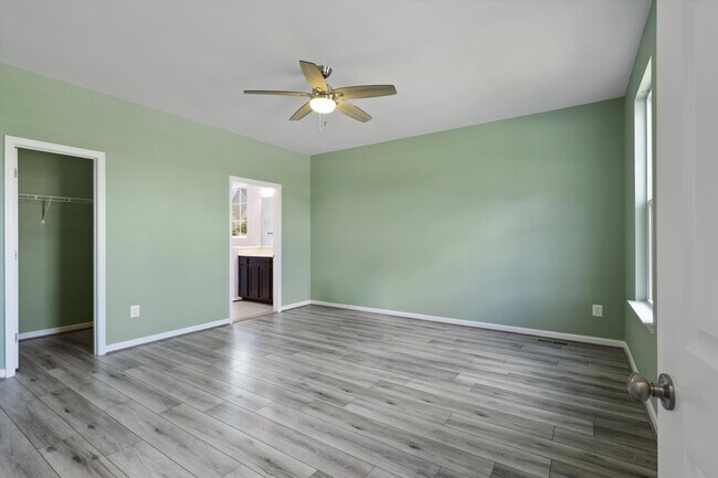 Building Photo - 10242 Spring Iris Dr