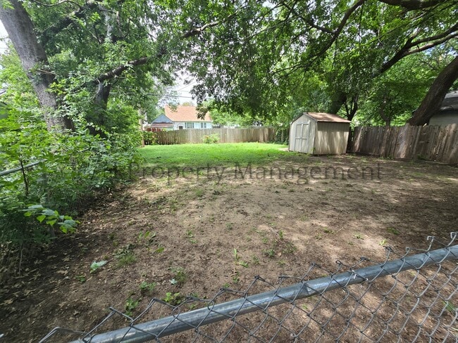 Building Photo - 615 S Volutsia Ave
