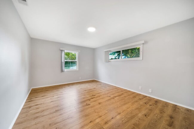 Building Photo - 4/Bed, 4/Bath Home with Parking, Washer/ Dryer and Spa, Close to Chapman University/ Orange Circle