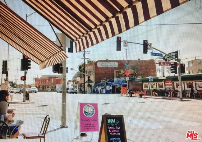 Building Photo - 8701 Delgany Ave