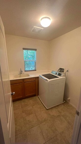 Building Photo - 31757 Paseo Peonia