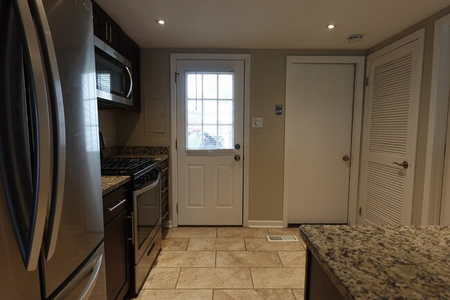 Building Photo - 441 Meadow Green Ln