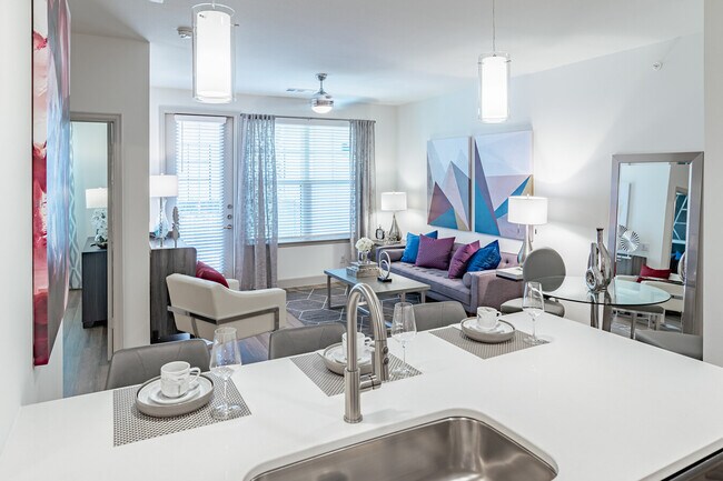 Building Photo - Spacious Living with 1 Month Free Rent