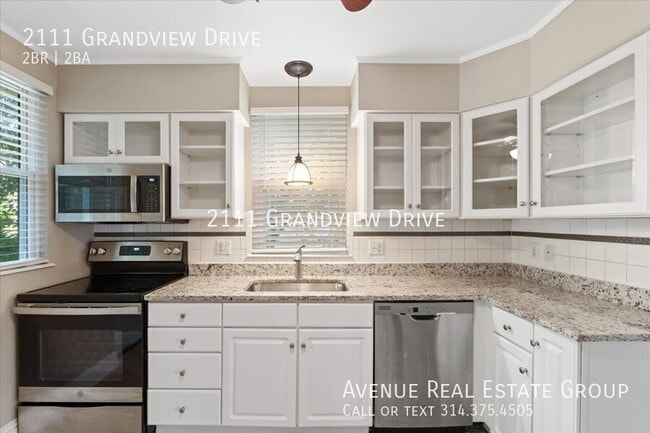 Building Photo - 2111 Grandview Dr