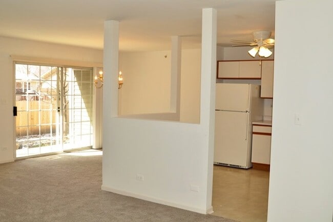 Building Photo - 5S530 Paxton Dr