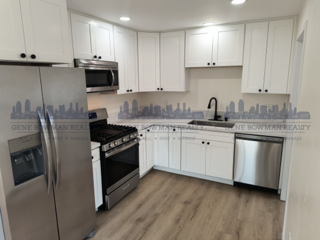 Building Photo - Newly Renovated, Beautiful 2-Bed/1Bath Sta...