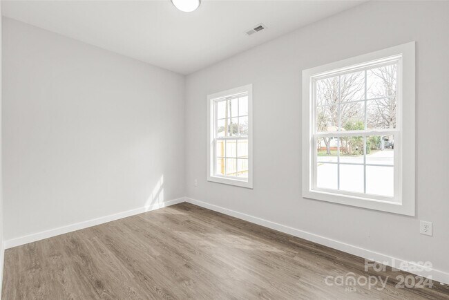 Building Photo - 807 Reid St