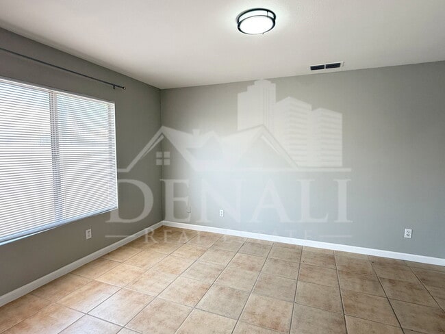Building Photo - 490 E Bart Dr