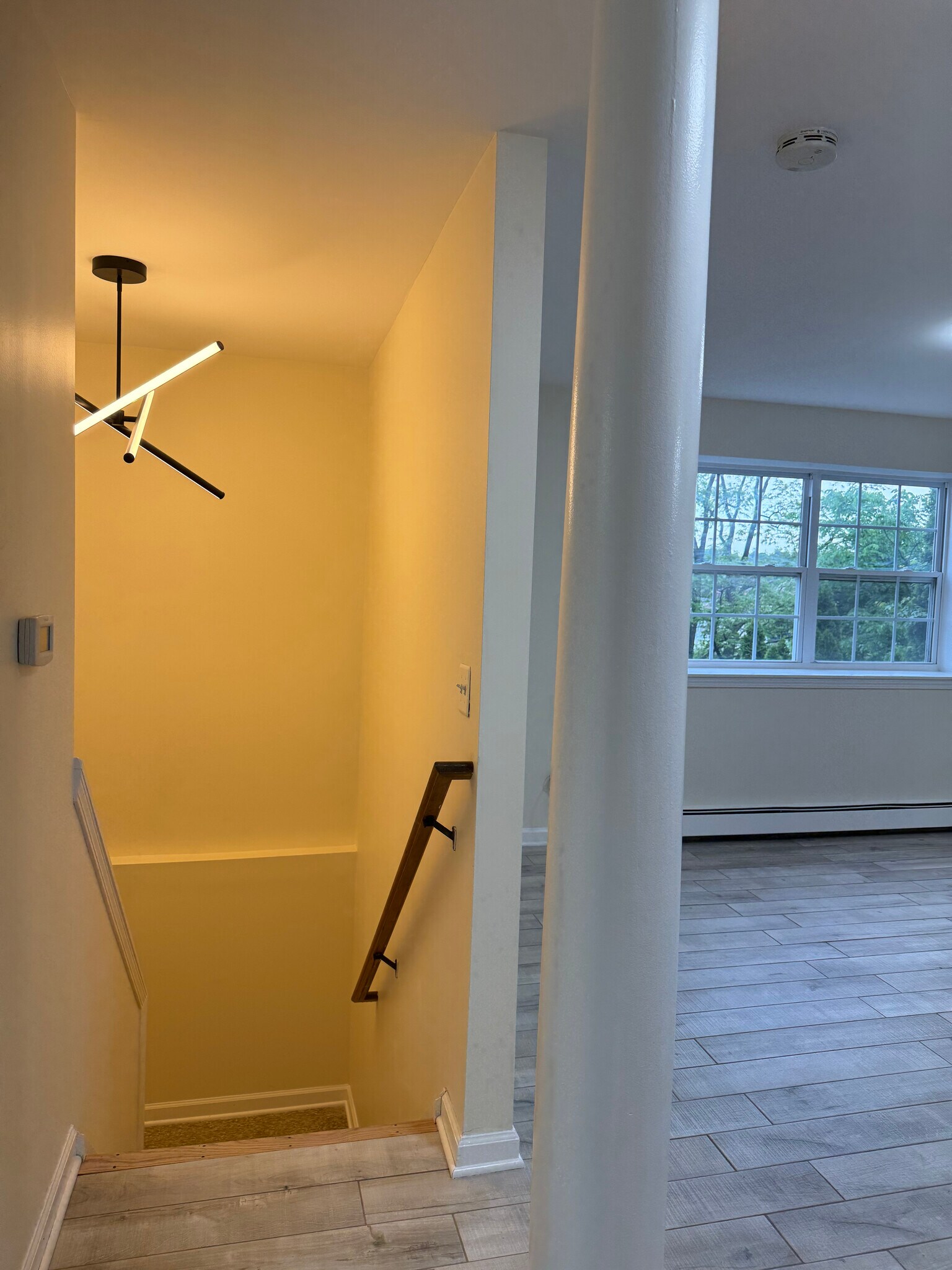 Building Photo - 222 Mary Lou Ave
