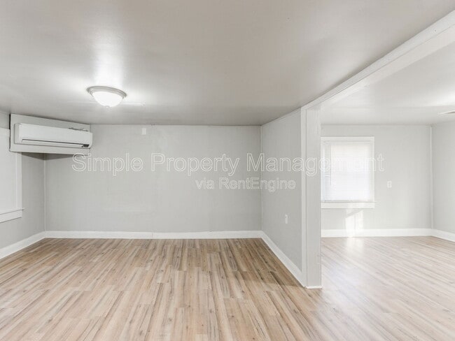 Building Photo - 730 N Louisa Ave