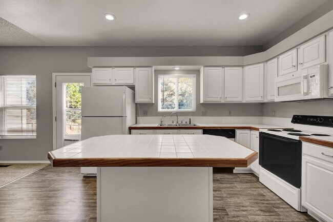 Building Photo - 8720 Massey Cir