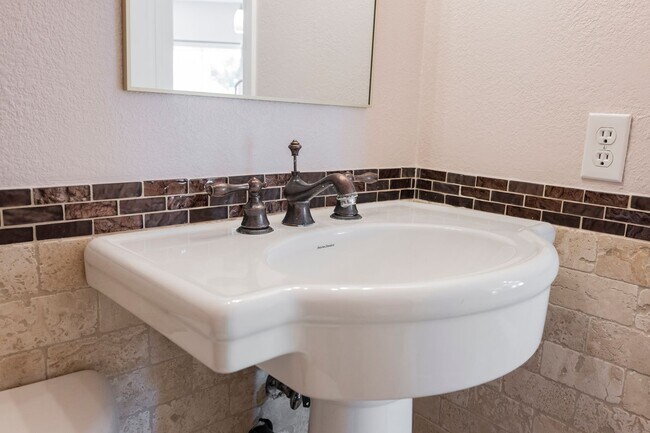 Building Photo - Beautiful Home in a Guard Gated Community