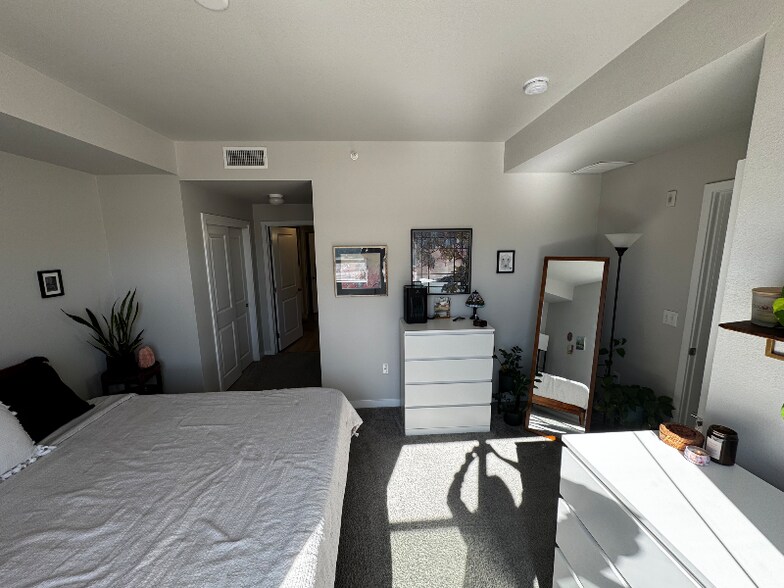 Building Photo - 2451 S Timberline Rd