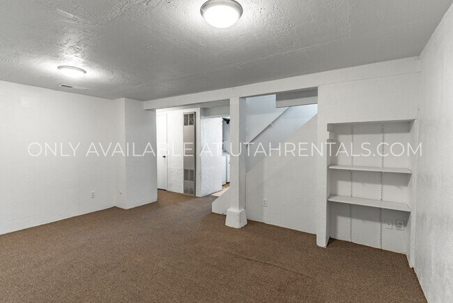Building Photo - 1278 E 520 S St