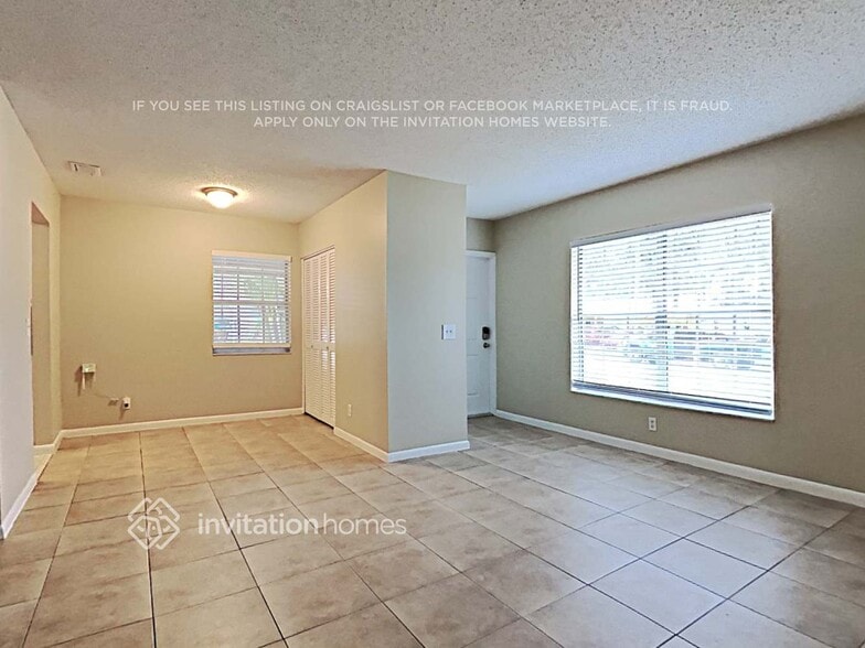 Building Photo - 512 E Hilda Dr