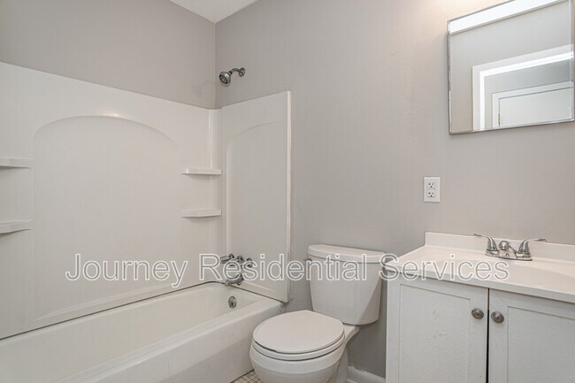 Building Photo - 6033 Santa Fe Dr