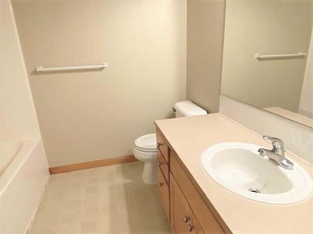 Building Photo - 1407 NE 166th Ct