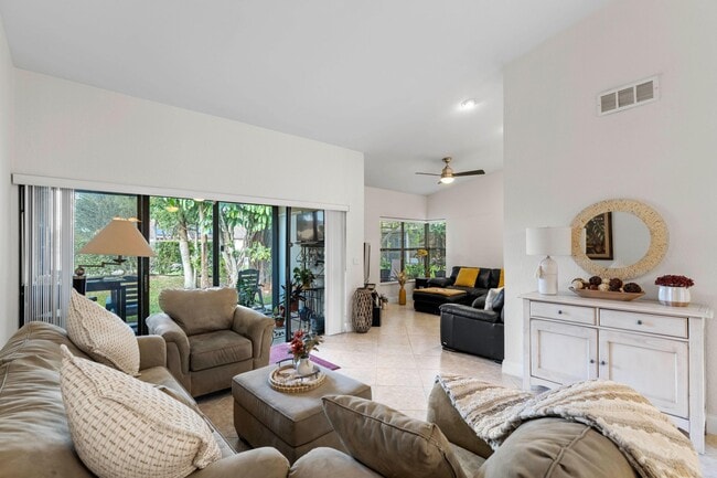 Building Photo - 7581 English Ct