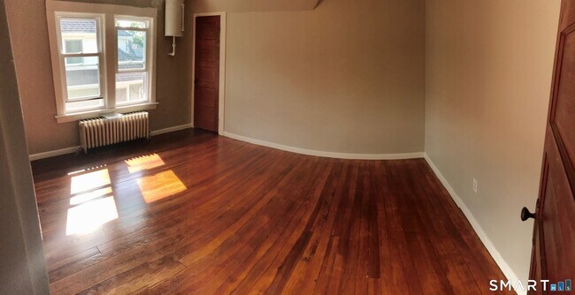 Building Photo - 52 Catherine St