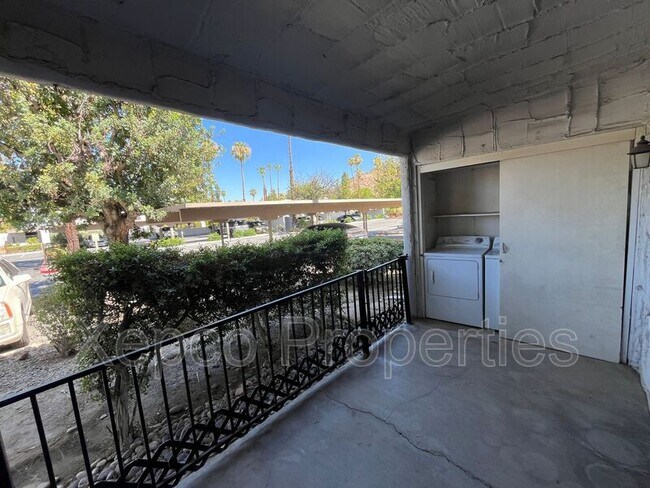 Building Photo - 5285 E Waverly Dr