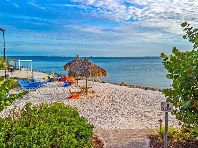 Building Photo - 2506 N Rocky Point Dr