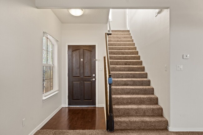 Building Photo - 7101 Natalie Janae Ln NE
