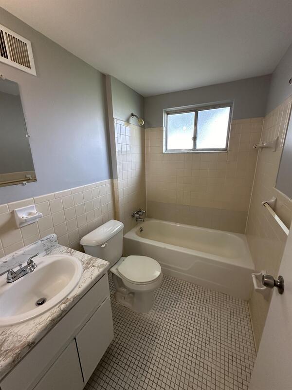 Building Photo - 413 St John St