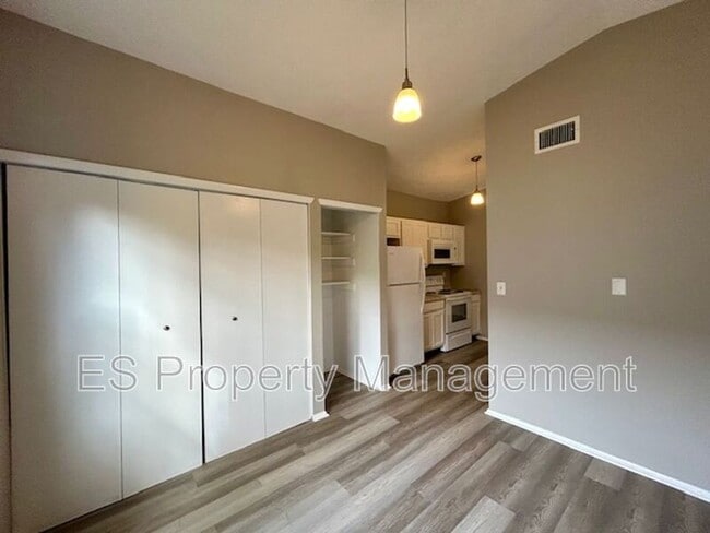 Building Photo - 5535 Freedom Ct