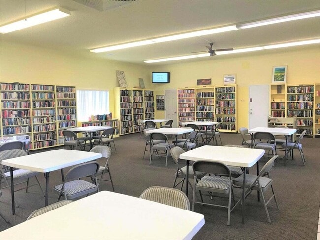 Building Photo - 3040 Lake Osborne Dr