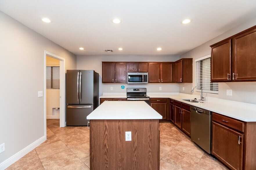 Building Photo - 354 E Bradstock Way