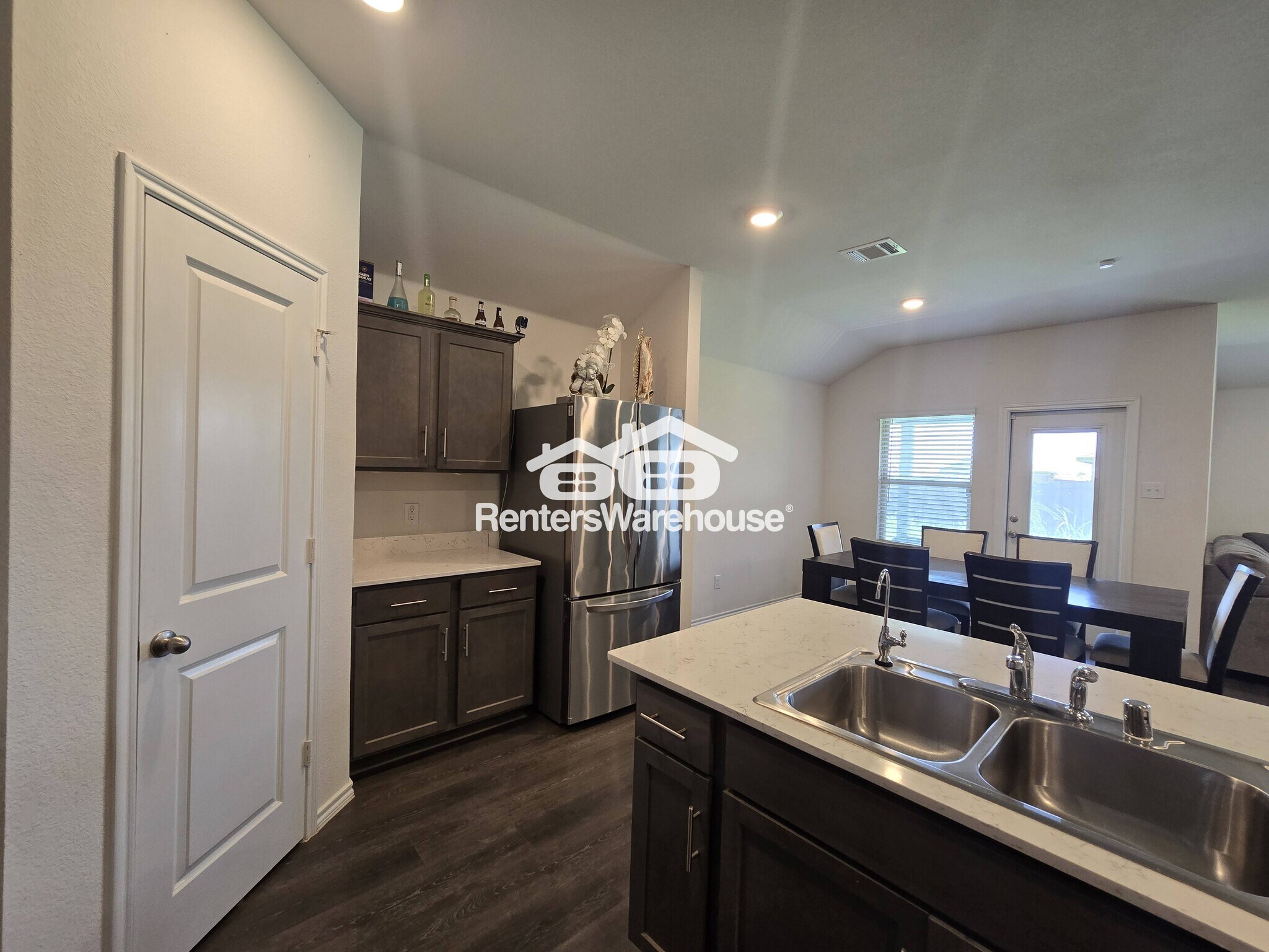 Building Photo - 616 Chuck Wagon Dr