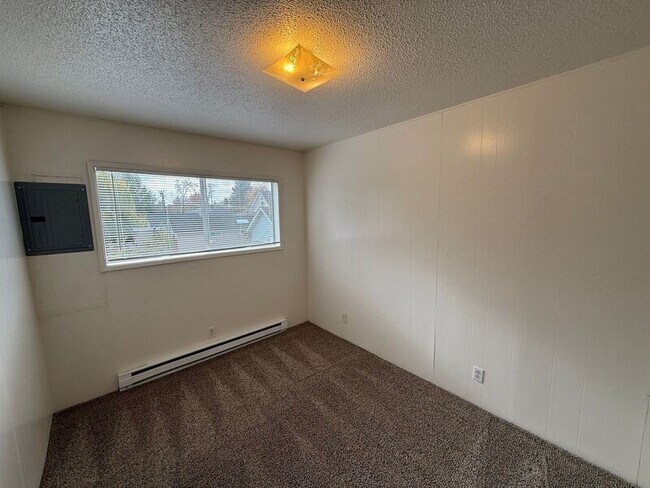 Building Photo - 550 SW Levens St